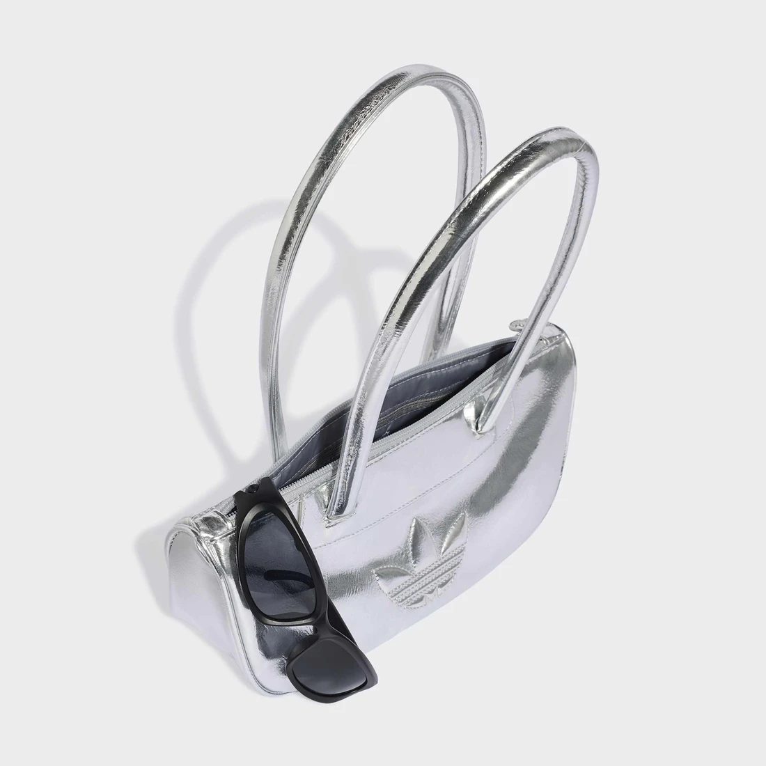 아디다스 오리지널스 아딜레늄 시즌 5 메탈릭 숄더백 실버 메탈릭 KY0973