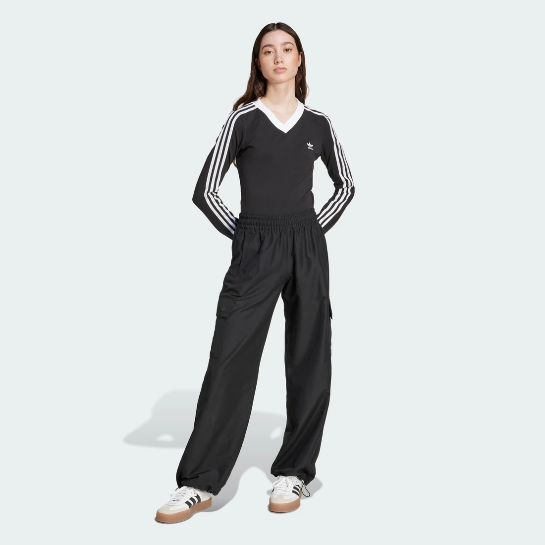 아디다스 브이넥 롱슬리브 티셔츠 블랙 - KR 사이즈 우먼스 IY7247