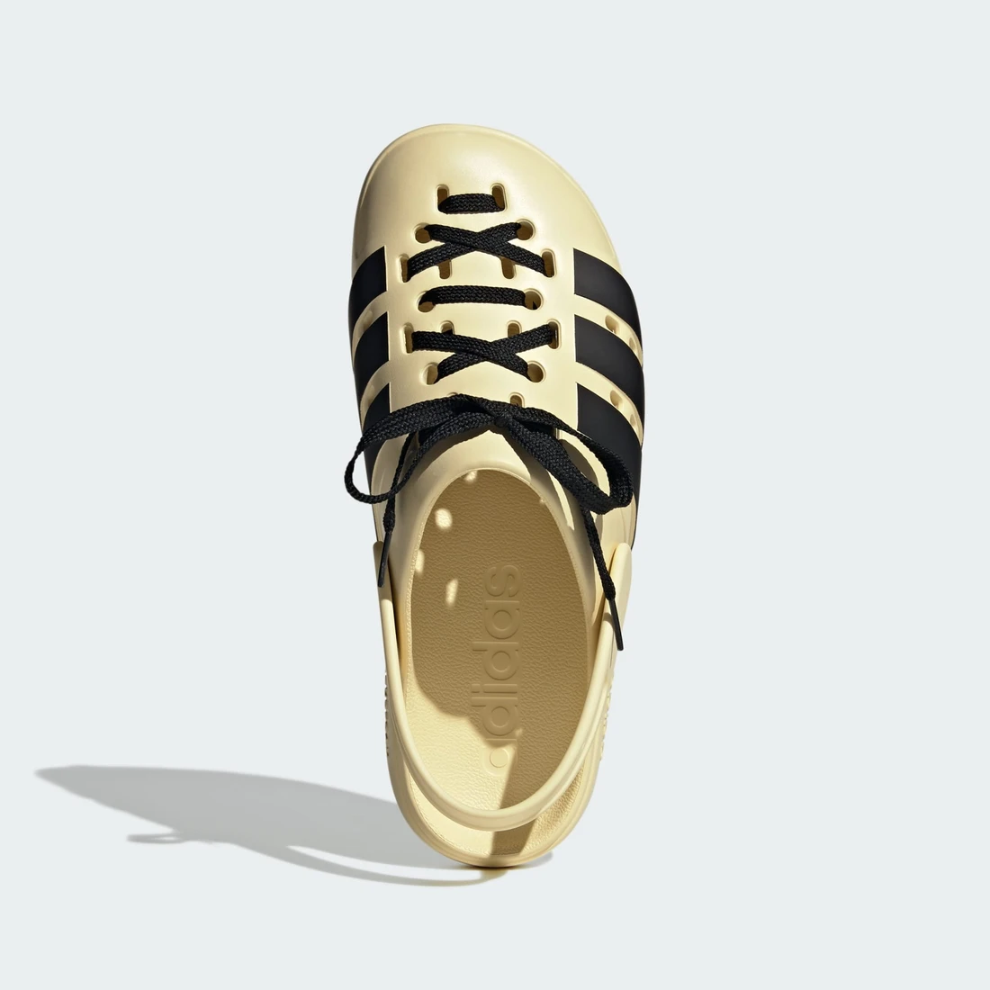 아디다스 아딜렛 클로그 2.0 웜 바닐라 코어 블랙 JR4026