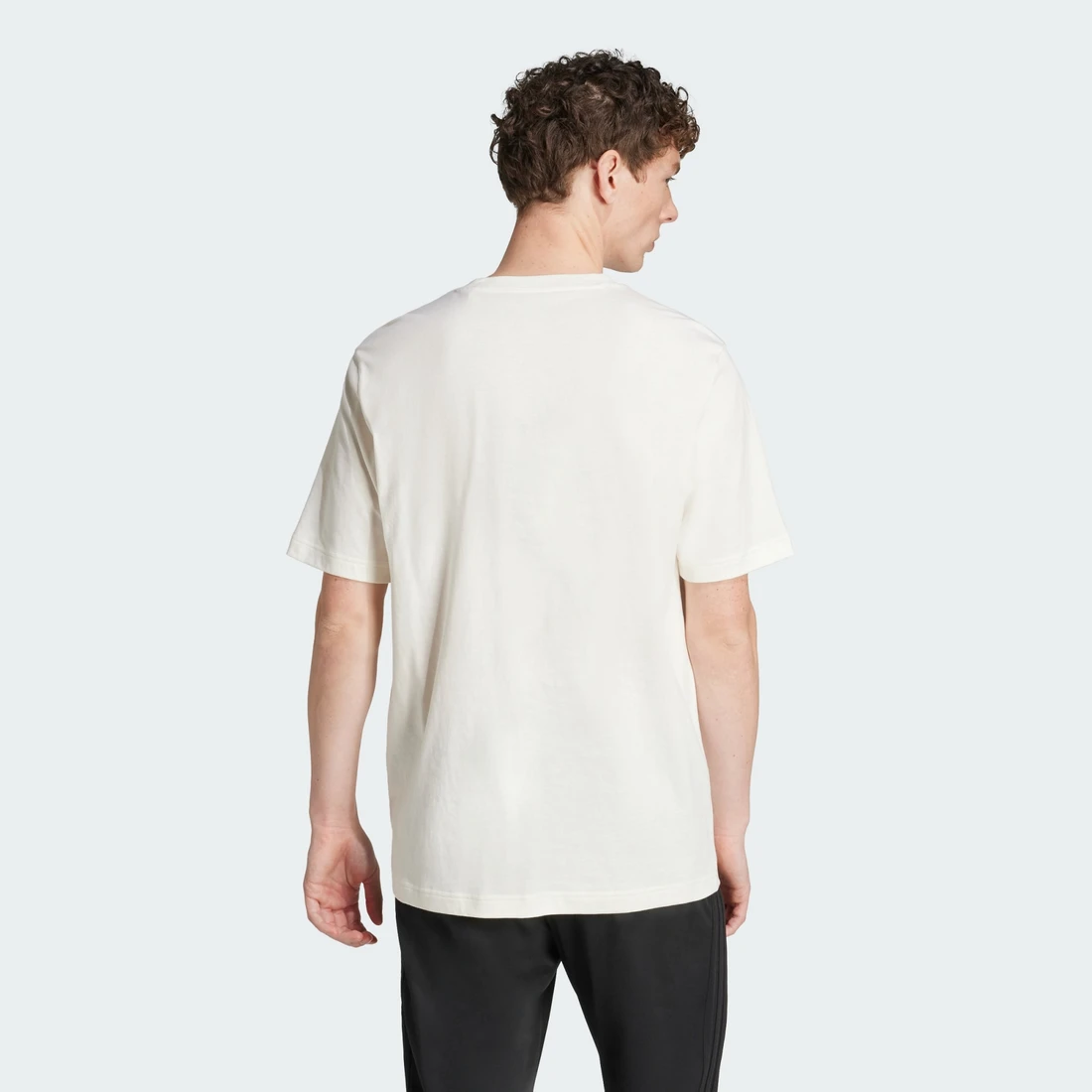 아디다스 라운지 슬라이드 그래픽 포켓 티 JM0374