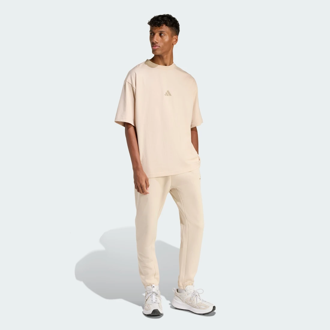 아디다스 퓨처 아이콘 스몰 로고 티 KD7648