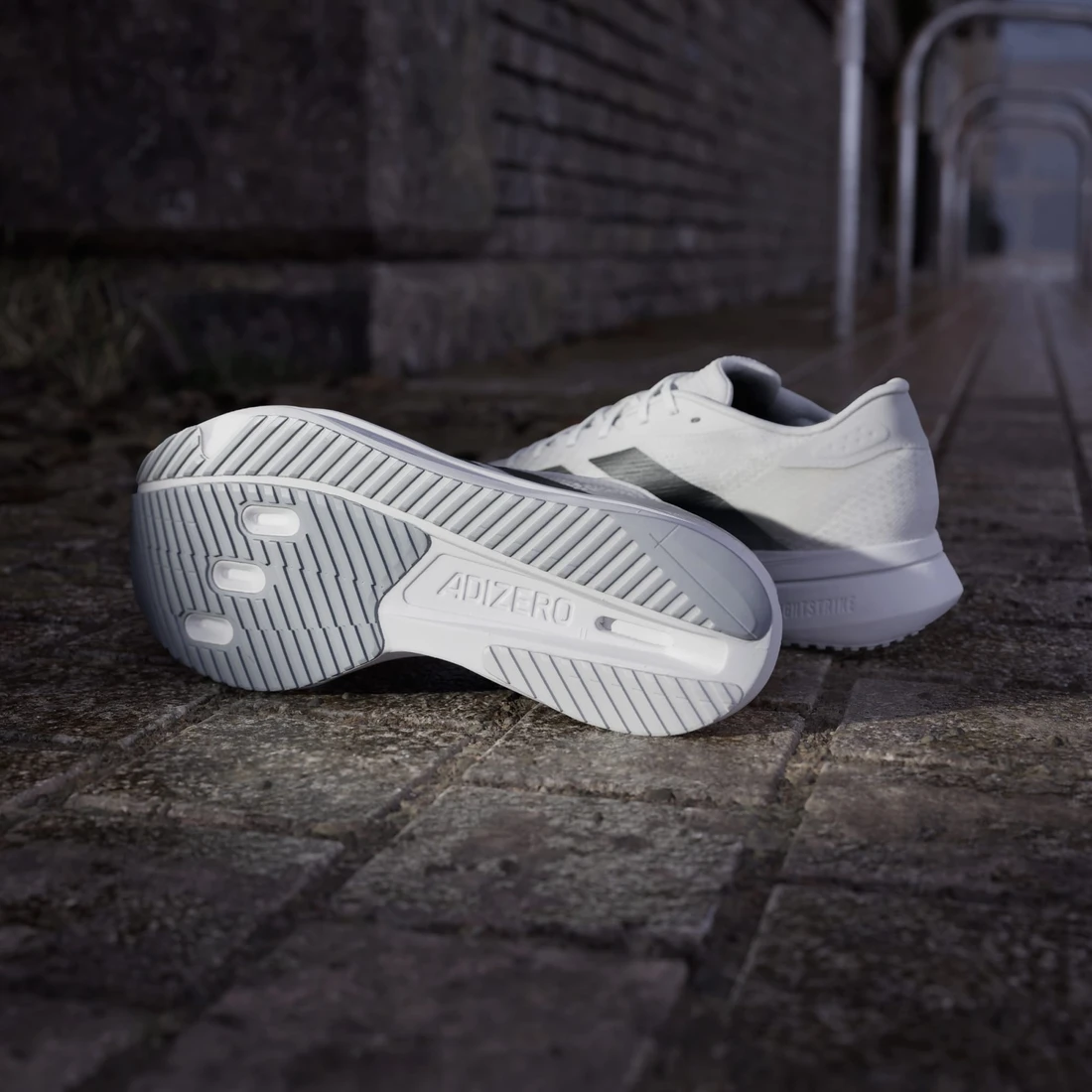 아디다스 아디제로 SL 2 클라우드 화이트 코어 블랙 JQ0351