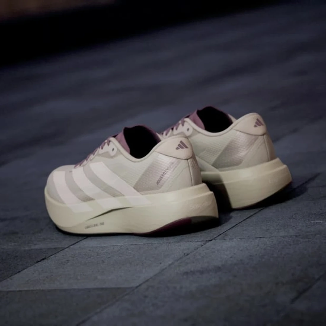 아디다스 x 에르마노스 쿠모리 아디제로 EVO SL 푸티 그레이 알루미나 우먼스 KJ8803