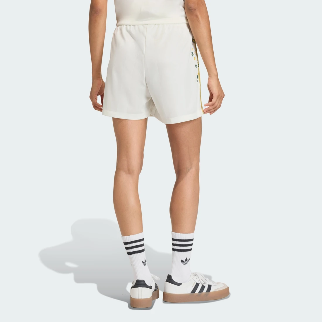아디다스 x 리버티 런던 오리지널스 파이어버드 쇼츠 오프 화이트 - US 사이즈 우먼스 KE3663