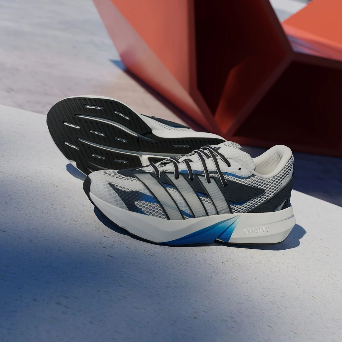 아디다스 라이트블레이즈 HQ9344