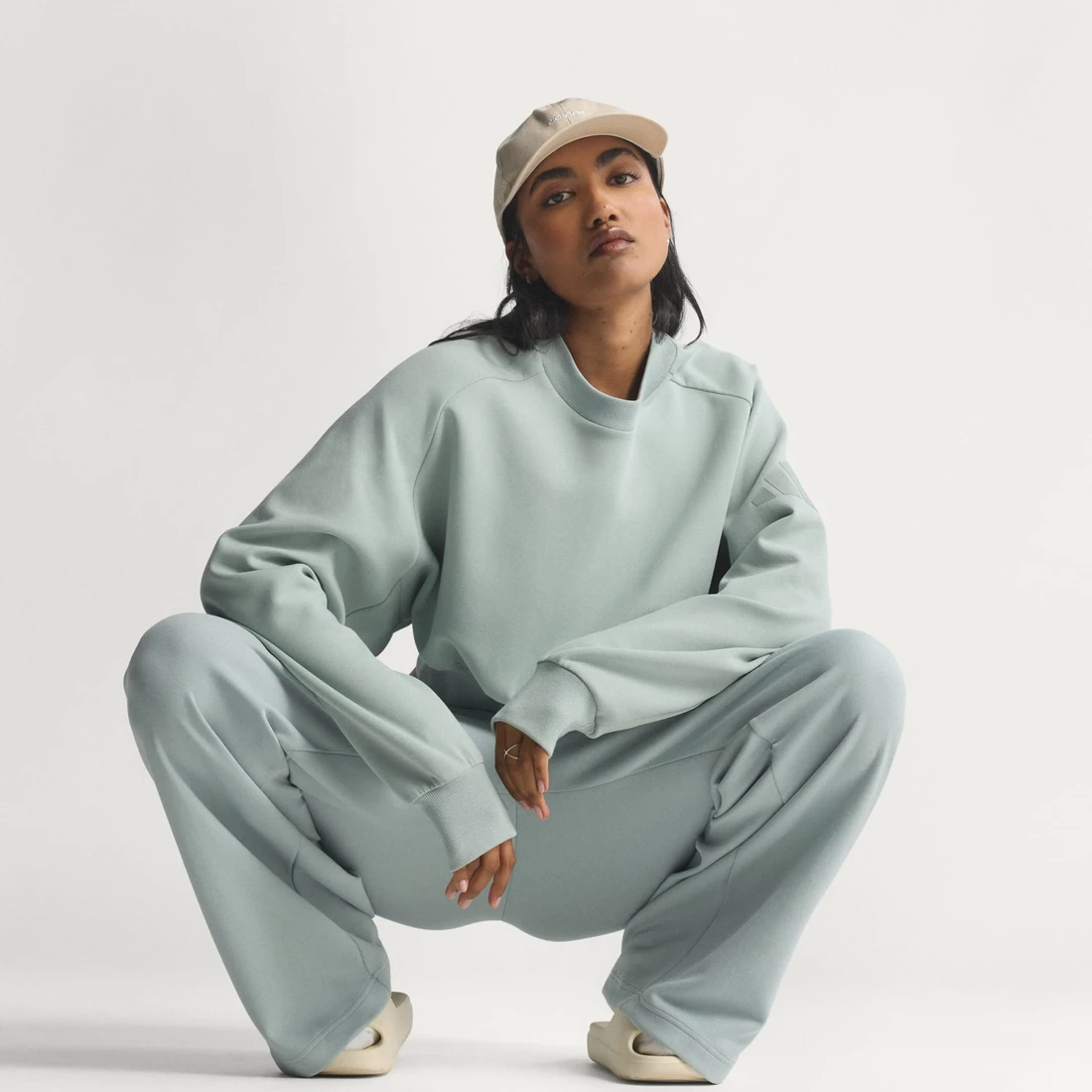 아디다스 소프트 럭스 스트레이트 레그 팬츠 KE6828