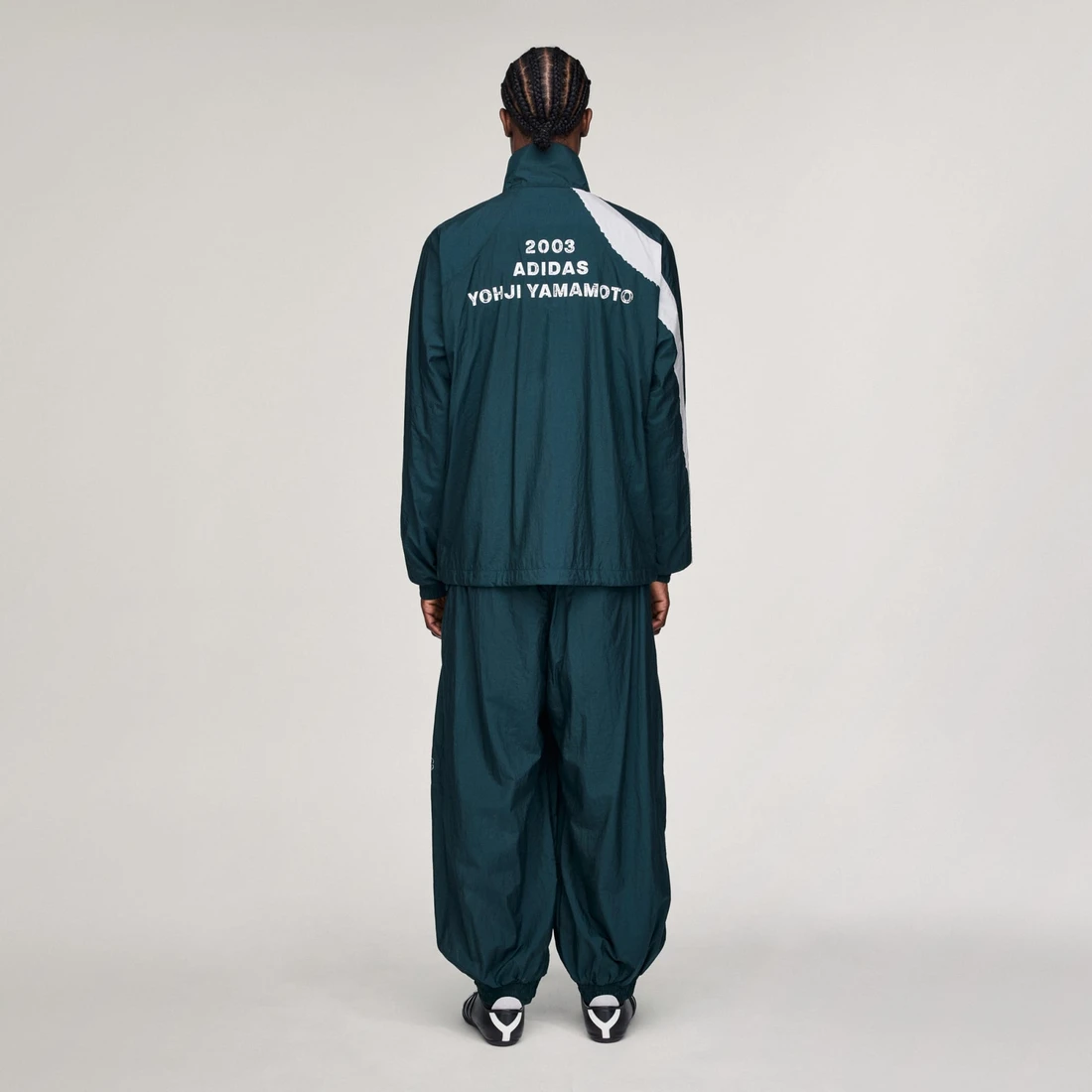 Y-3 로우 엣지 삼선 나일론 쉘 자켓 오로라 아이비 초크 펄 KS7565