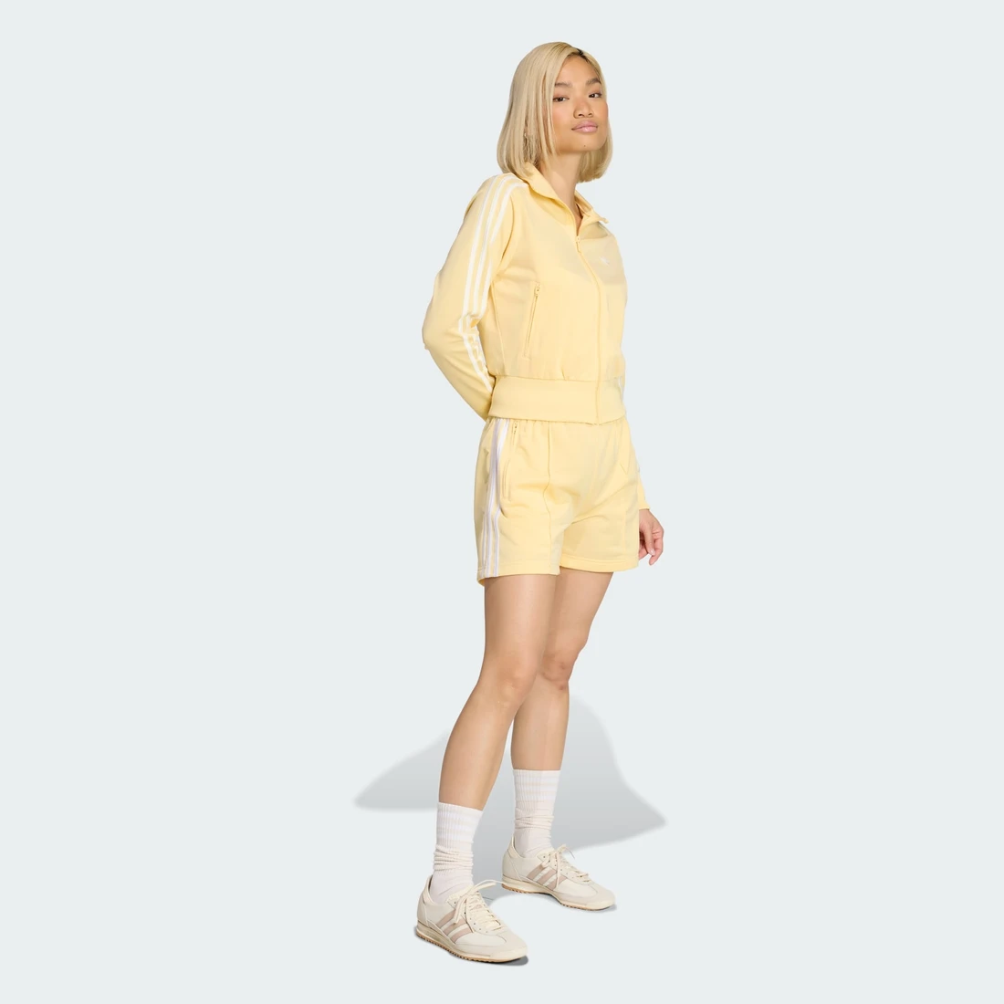 아디다스 파이어버드 클래식 쇼츠 오렌지 틴트 오프 화이트 - KR 사이즈 우먼스 KD3669