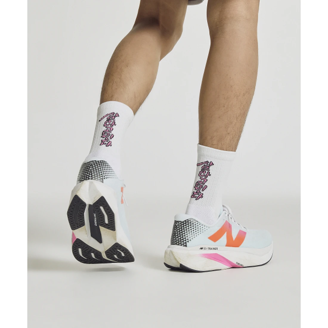 기안84 x 뉴발란스 살라고뛴다 드라이쿨 논슬립 크루삭스 화이트 NBGEGSA401-10