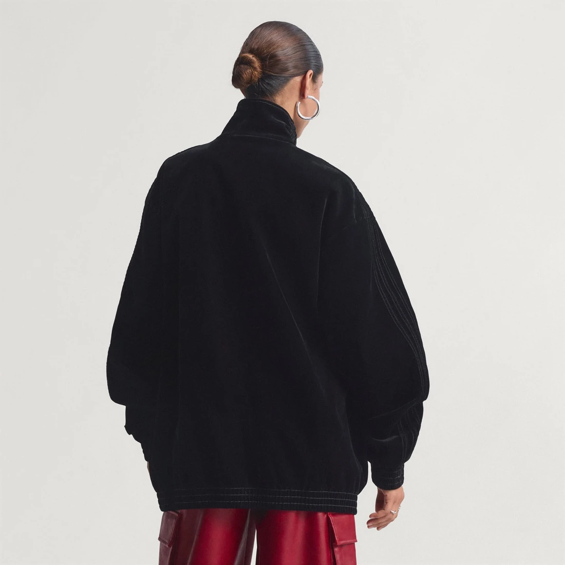 아디다스 브러쉬드 트윌 오버사이즈 파이어버드 트랙탑 유틸리티 블랙 - KR 사이즈 우먼스 KT0694