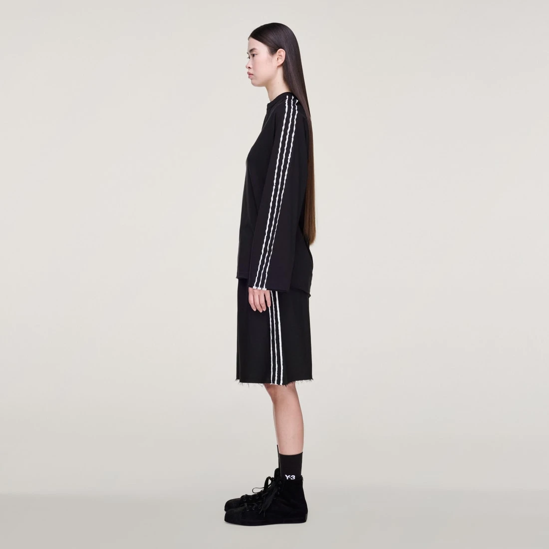 Y-3 x 요지 야마모토 스포츠 유니폼 로우 컷 3-스트라이프 쇼츠 블랙 KF1113