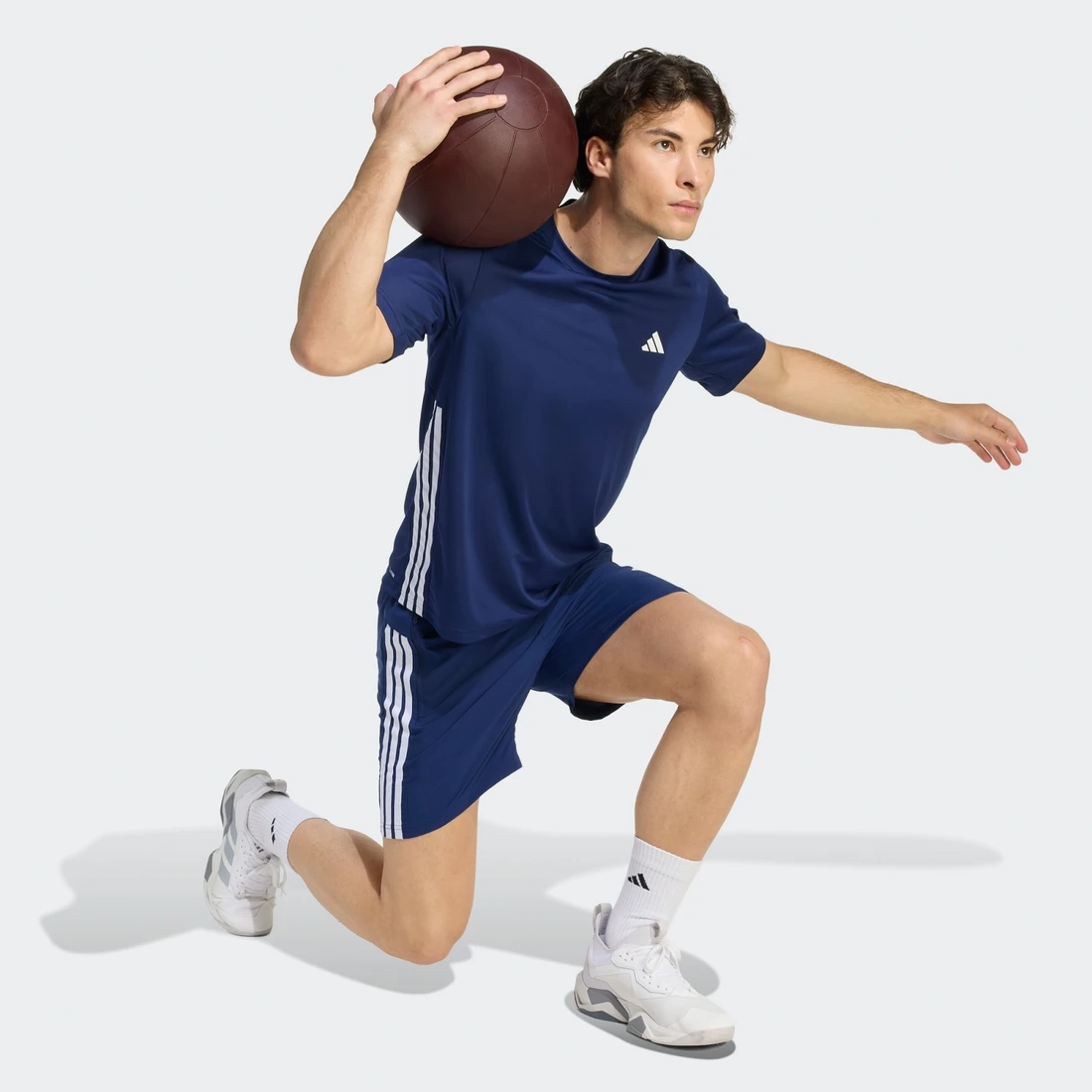 아디다스 워크아웃 에센셜 베이스 3-스트라이프 티셔츠 KD0701