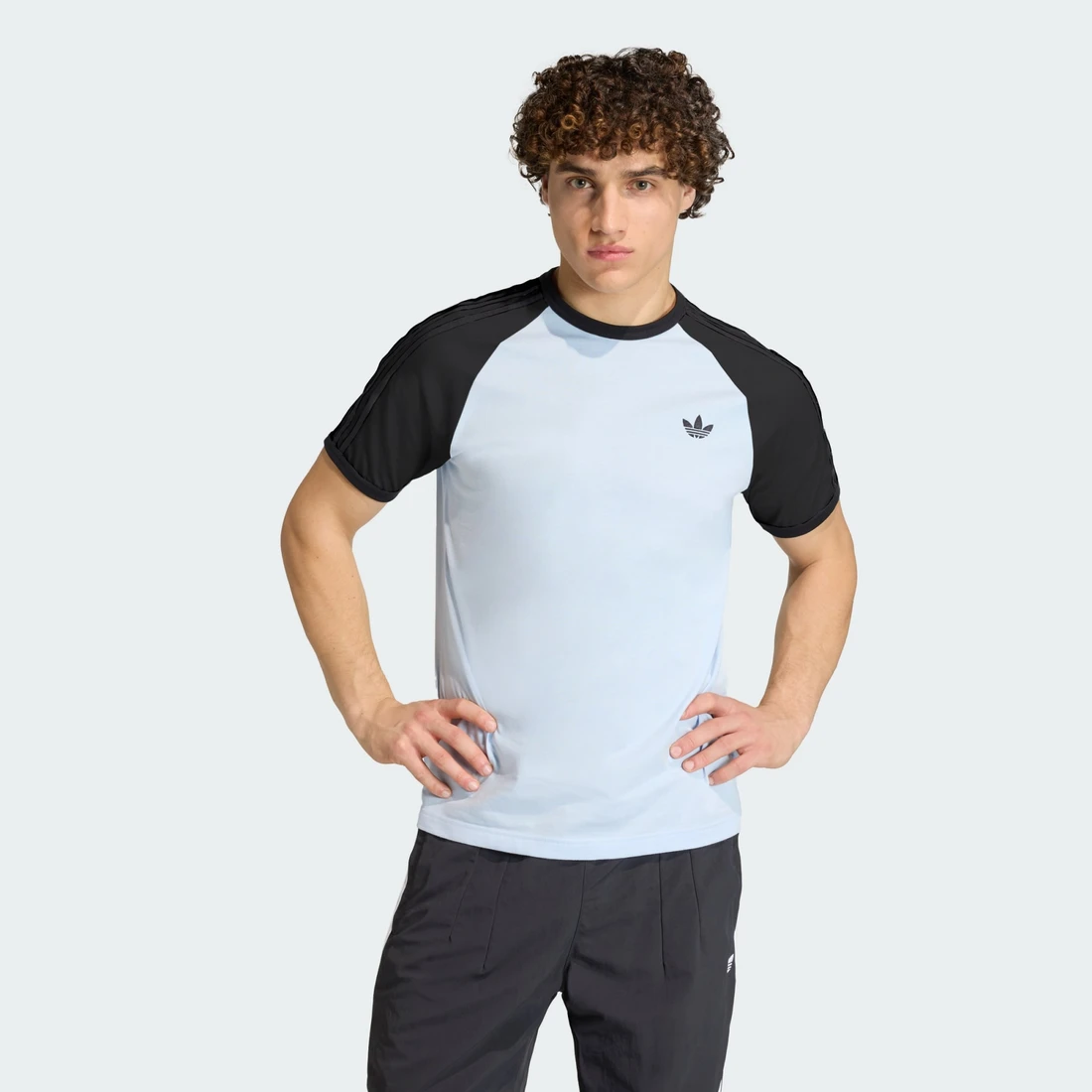 아디다스 3-STRIPES 티 KE2423