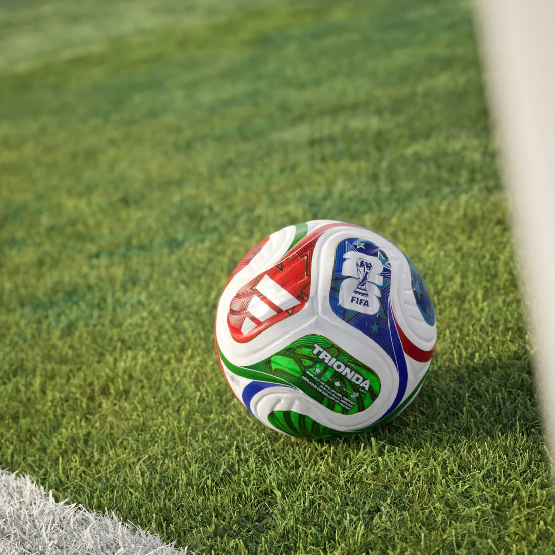 아디다스 26 피파 월드컵 트리온다 미니 볼 화이트 로얄 블루 JD8034