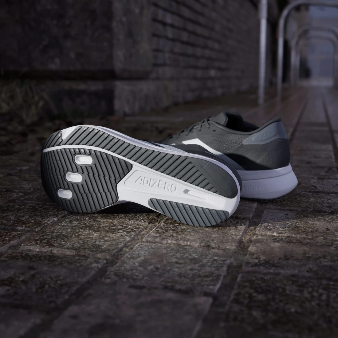 아디다스 아디제로 SL 2 코어 블랙 클라우드 화이트 JQ0354