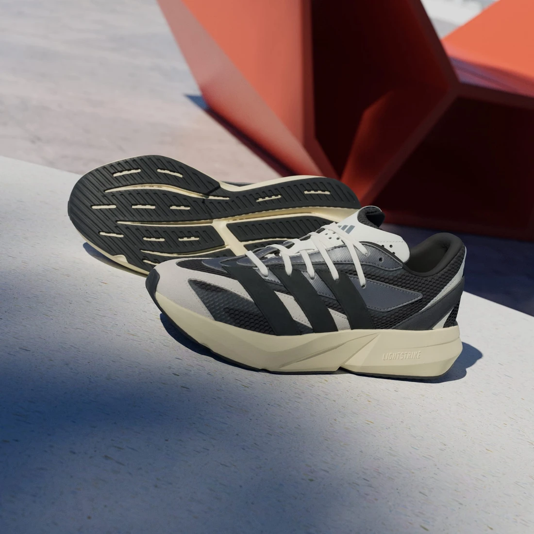 아디다스 라이트블레이즈 코어 블랙 아이언 메탈릭 JR7214