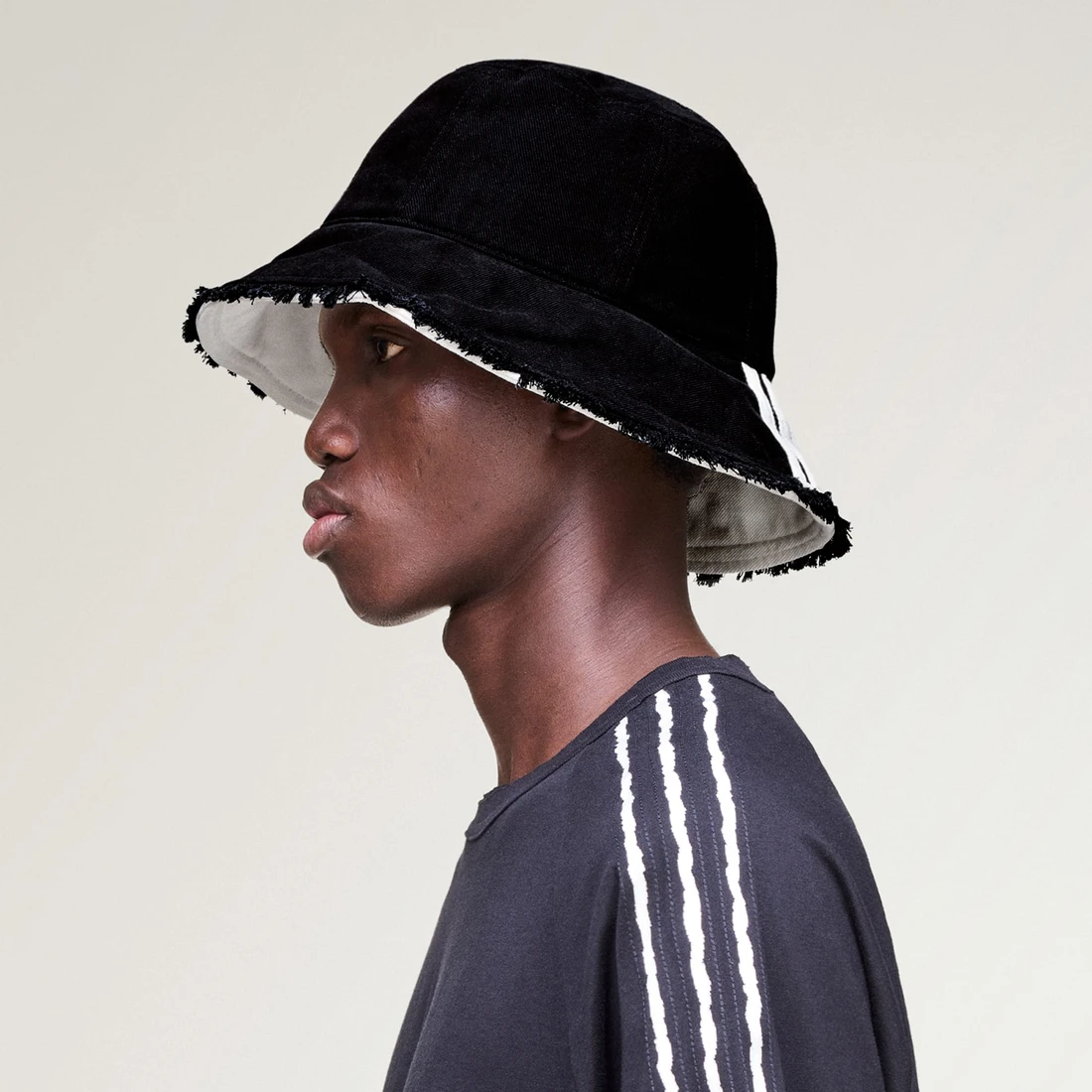 Y-3 x 요지 야마모토 스트라이프 버킷햇 블랙 KD2433