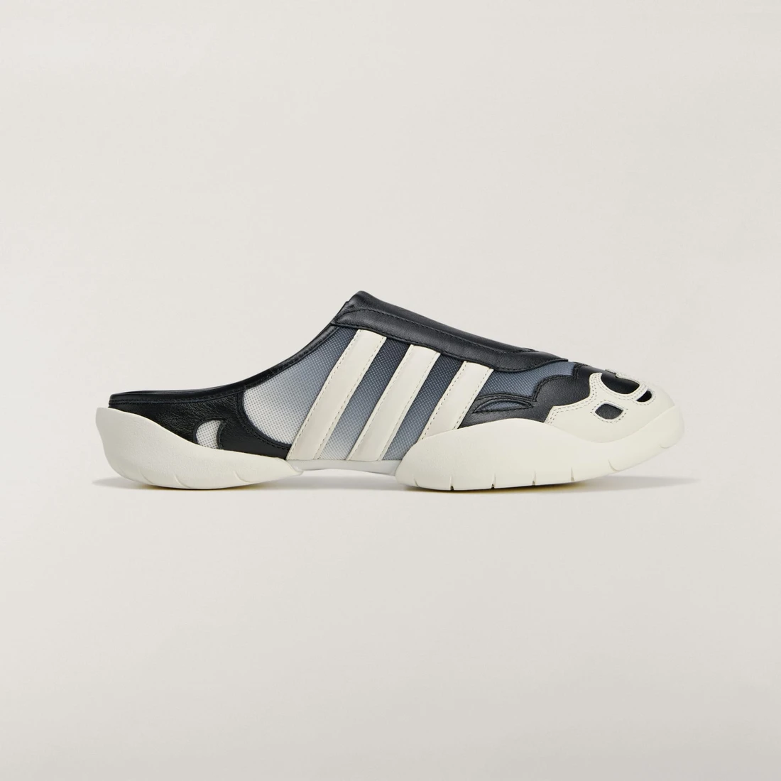 Y-3 레귤러 뮬 블랙 오프 화이트 KI6981