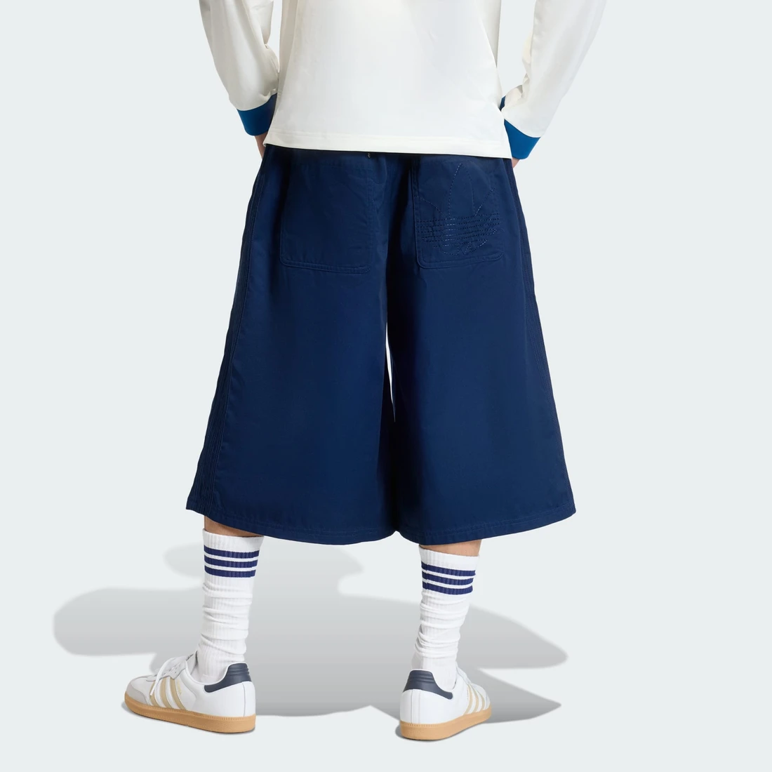 아디다스 프리미엄 에센셜 워크웨어 와이드 쇼츠 KD0587