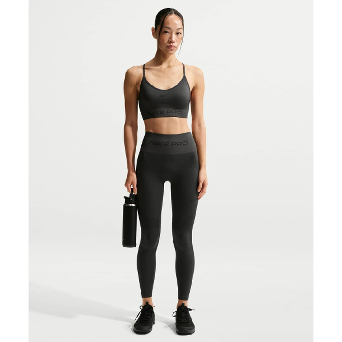 나이키 프로 심리스 라이트 서포트 패드 스포츠 브라 W 다크 스모크 그레이 IB9844-070