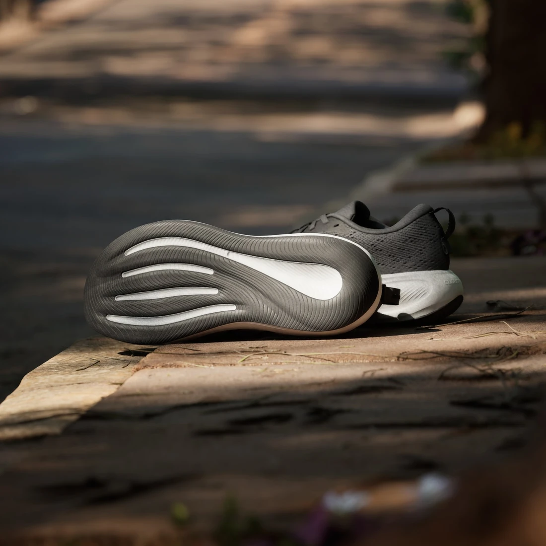 아디다스 리스폰스 페이스 러닝화 KJ1772