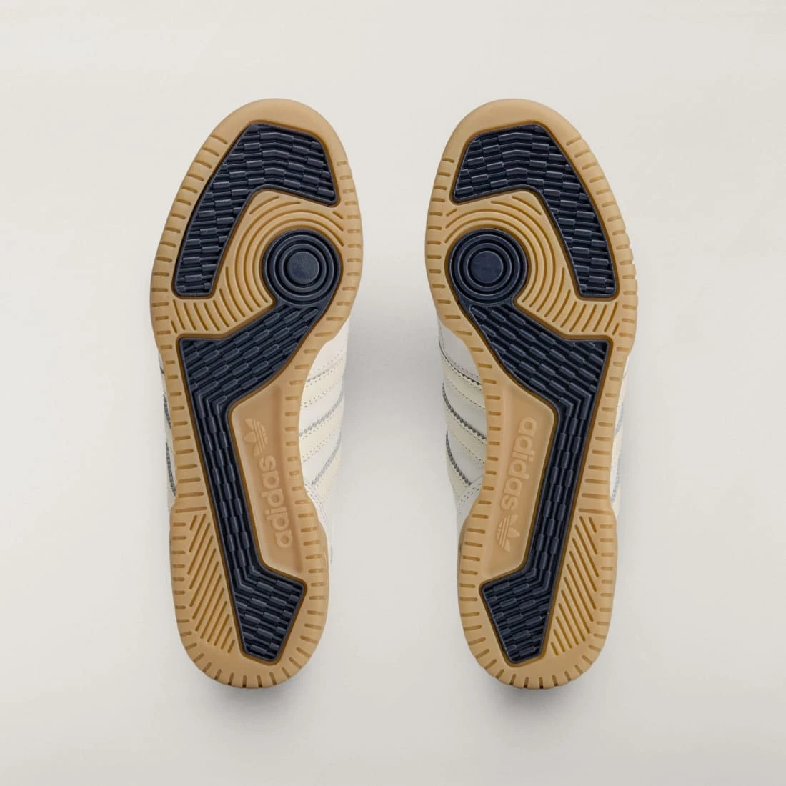 아디다스 BURNDEN II SPZL KK3684