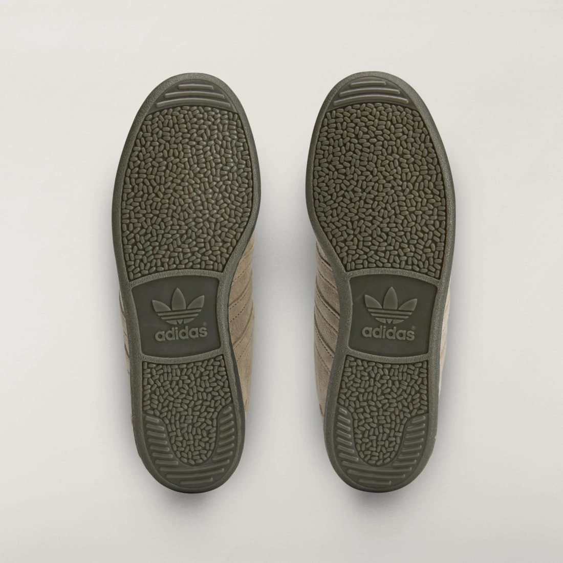 아디다스 PUNSTOCK SPZL KK3672