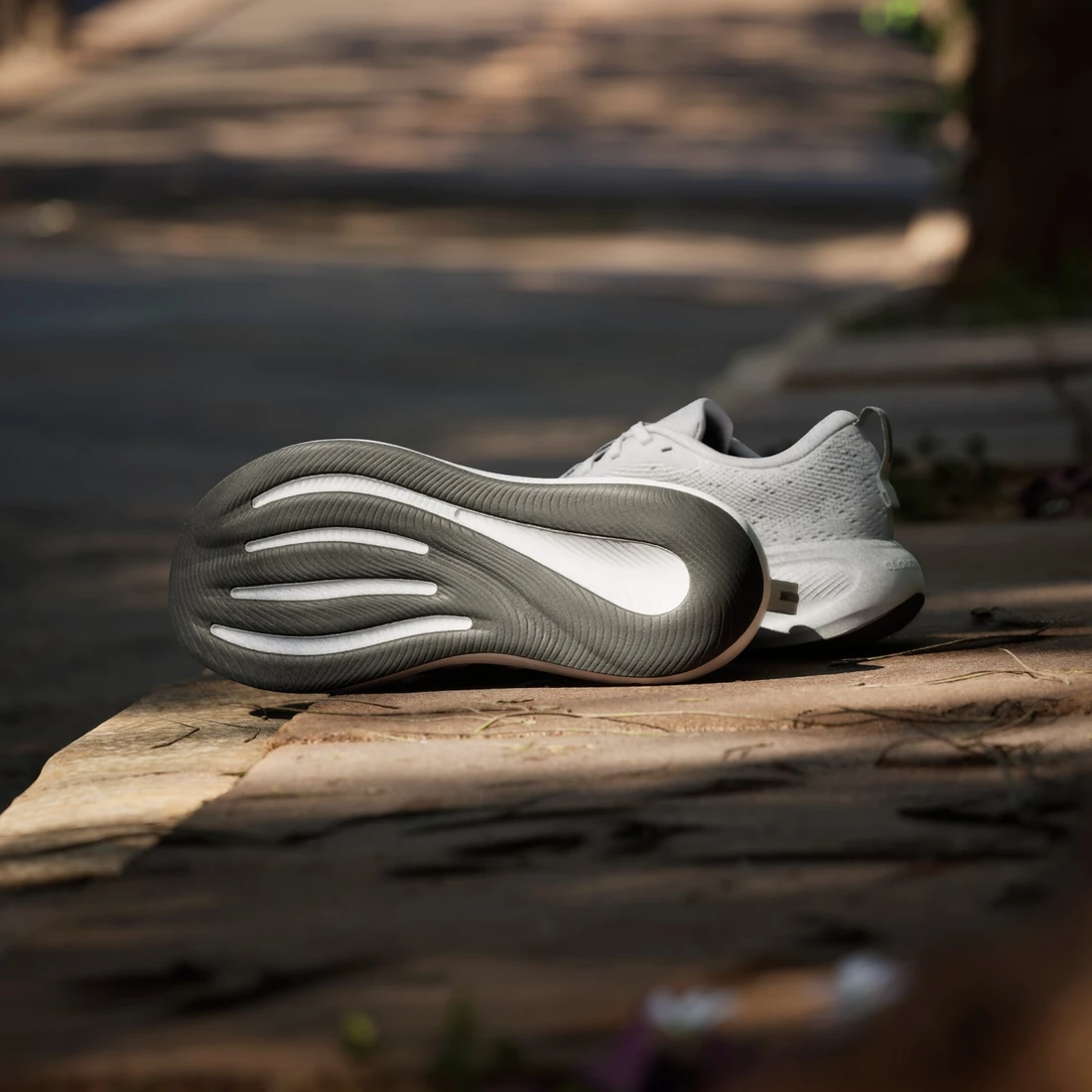 아디다스 리스폰스 페이스 러닝화 KJ1773