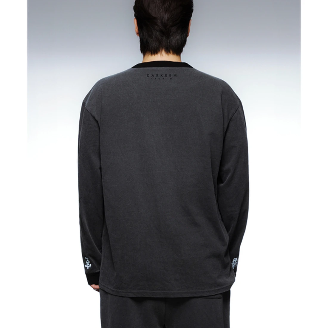 챔피온 X 다크룸 스튜디오 롱슬리브 티셔츠 차콜 CHPU261KCJP004CC