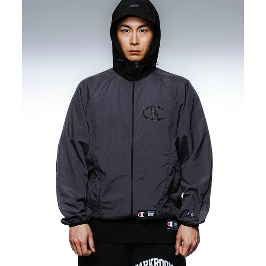 챔피온 X 다크룸 스튜디오 시어 윈드브레이커 재킷 차콜 CHPU261KCJP001CC
