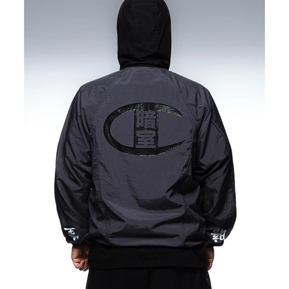챔피온 X 다크룸 스튜디오 시어 윈드브레이커 재킷 차콜 CHPU261KCJP001CC