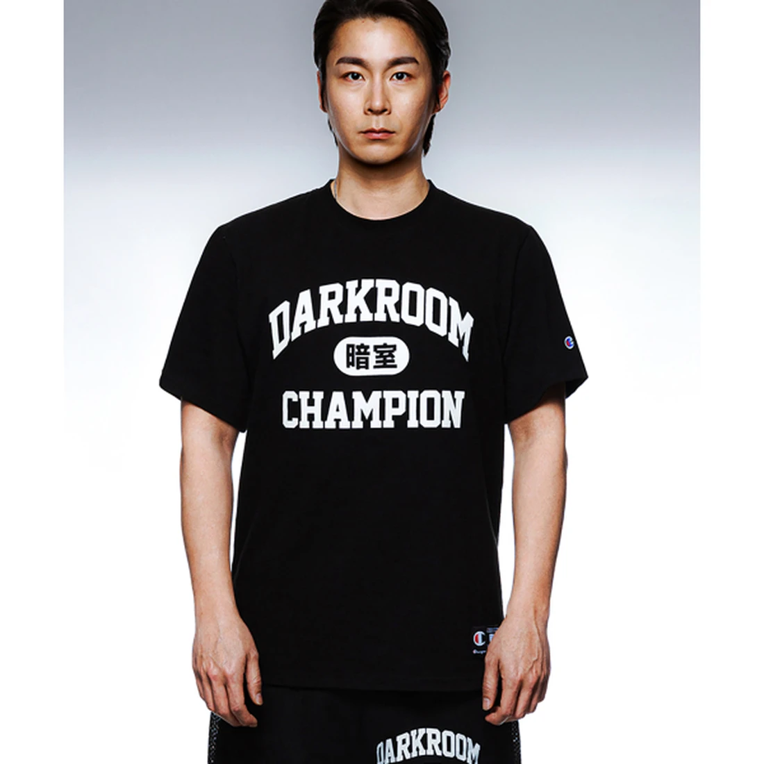 챔피온 X 다크룸 스튜디오 반팔 티셔츠 블랙 CHPU261KCJP005BK