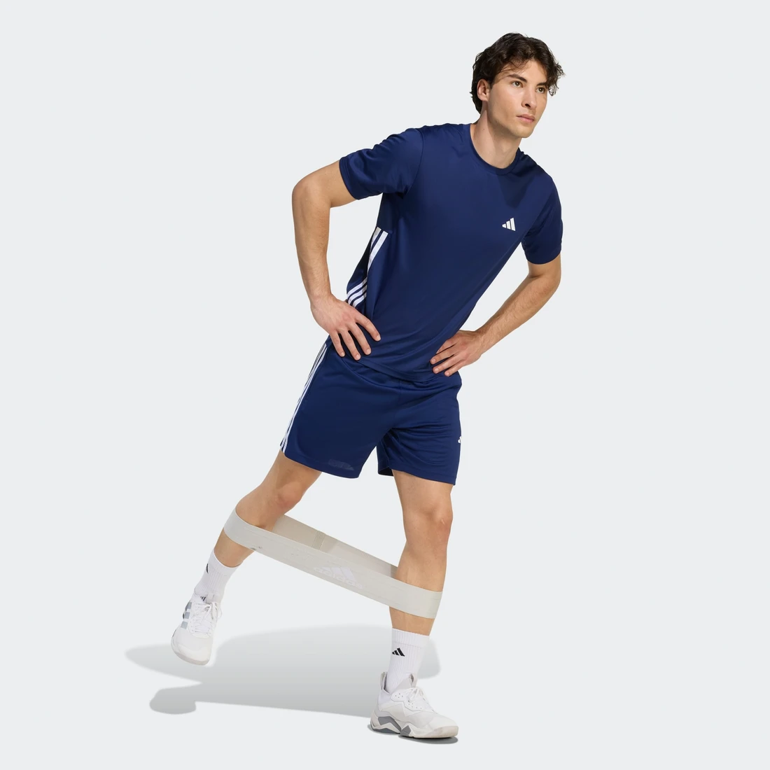 아디다스 워크아웃 에센셜 베이스 3-스트라이프 피케 쇼츠 7인치 KD0694