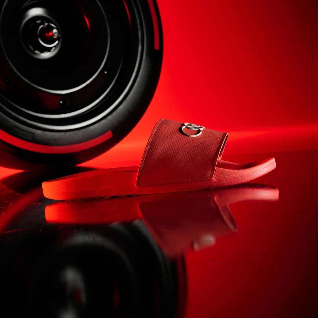 아디다스 아우디 F1 팀 아딜렛 컴포트 슬라이드 KI6083