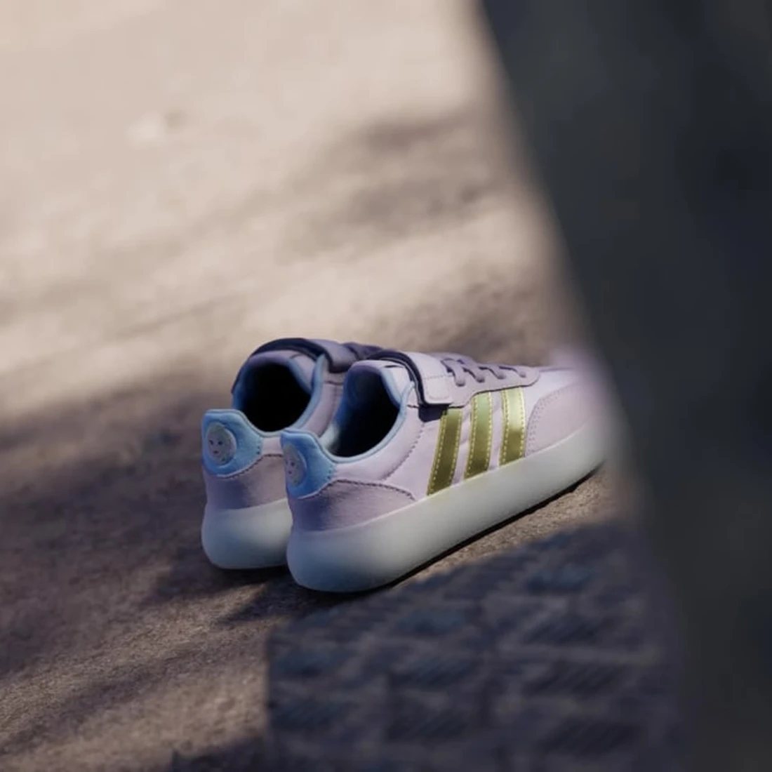 아디다스 아디다스 x 디즈니 겨울왕국 바레다 디코드 아동용 JQ4377