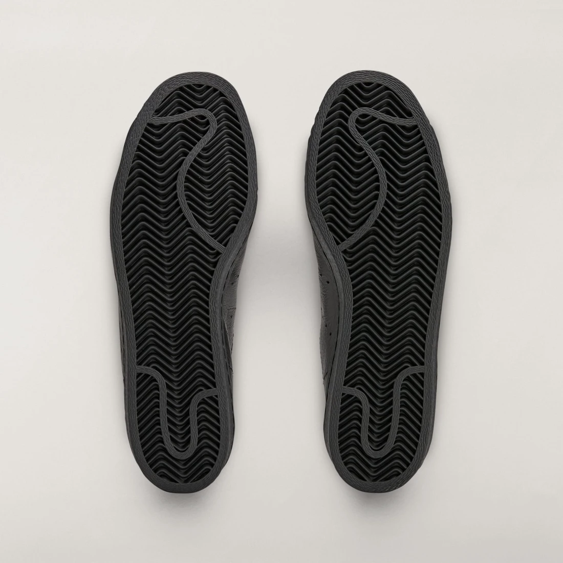 Y-3 슈퍼스타 블랙 HQ7320