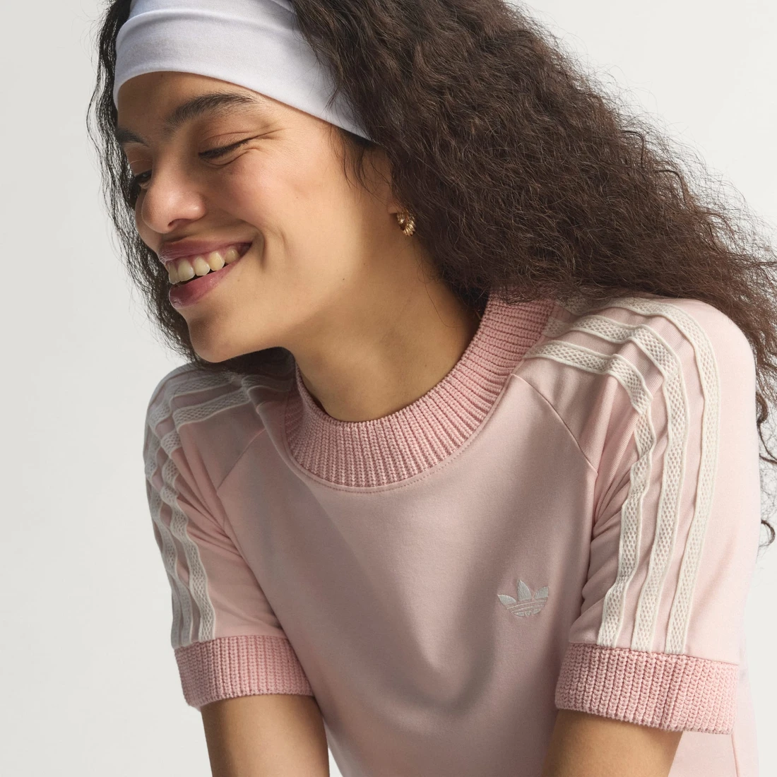 아디다스 칼리 니트 크로셰 디테일 티셔츠 KD4317