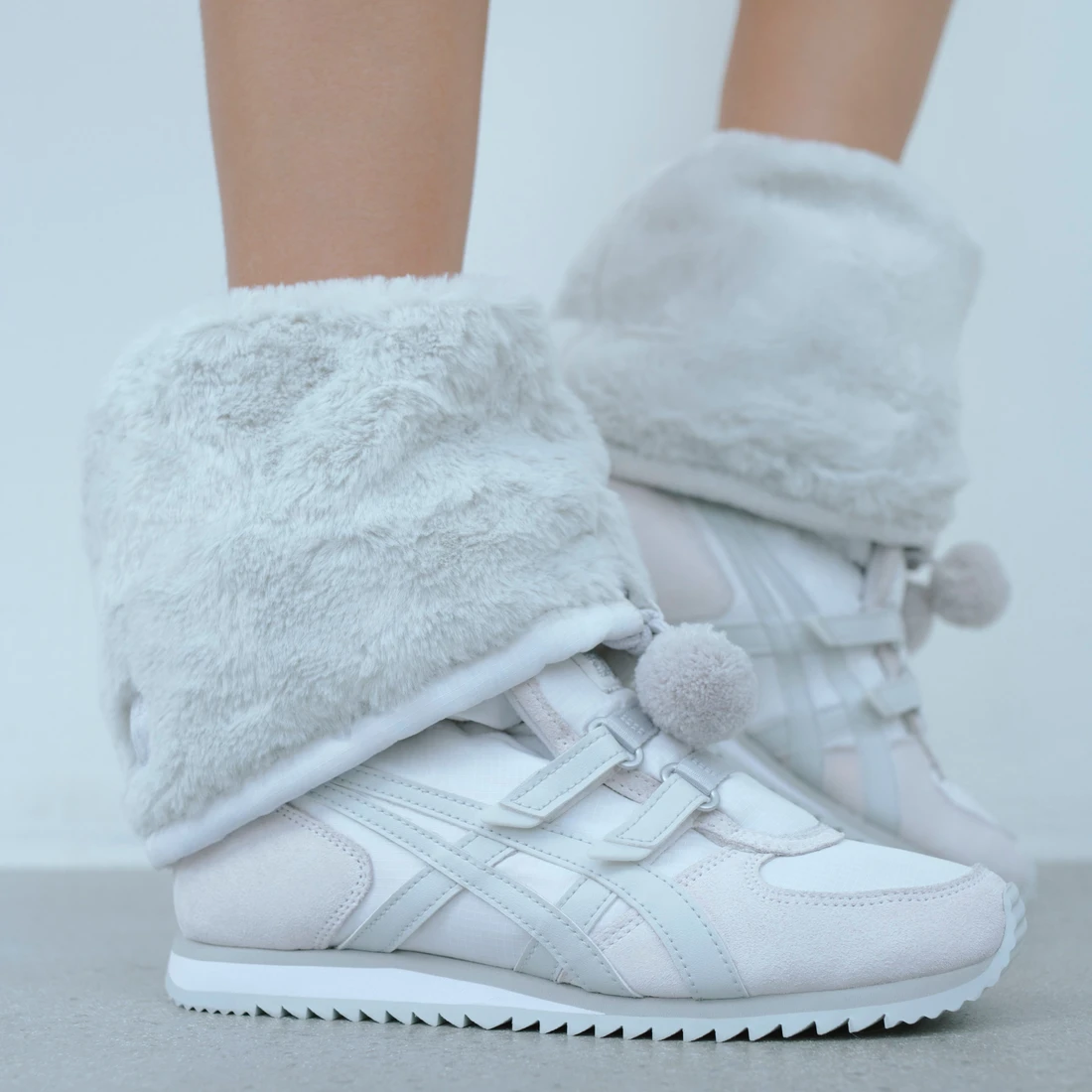 오니츠카 타이거 윈터 헤븐 화이트 글레이셔 그레이 우먼스 1182A676-100