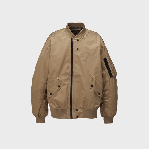 오니츠카 타이거 로고 자수 그래픽 봄버 자켓