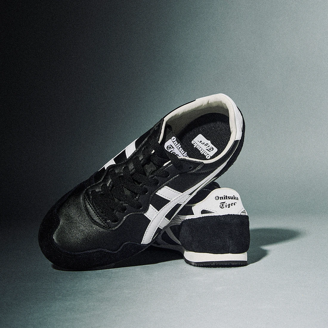 오니츠카 타이거 세라노 블랙 화이트 1183C197-001