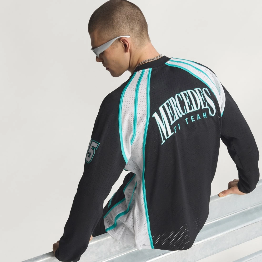 아디다스 메르세데스 - AMG F1 팀 라스베가스 남성 롱 슬리브 티셔츠 KG4788