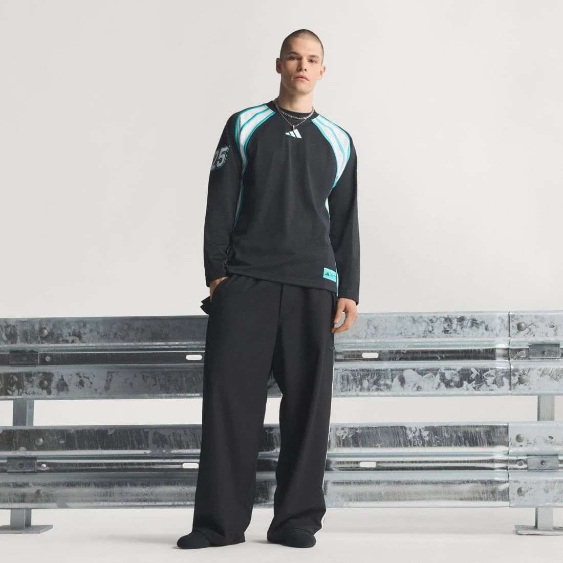 아디다스 메르세데스 - AMG F1 팀 라스베가스 남성 롱 슬리브 티셔츠 KG4788