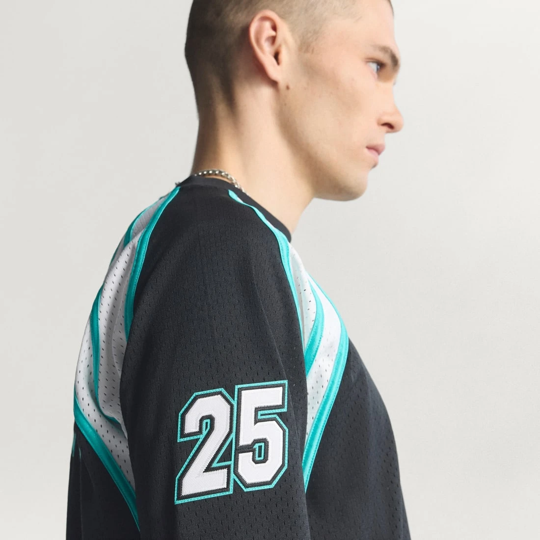 아디다스 메르세데스 - AMG F1 팀 라스베가스 남성 롱 슬리브 티셔츠 KG4788