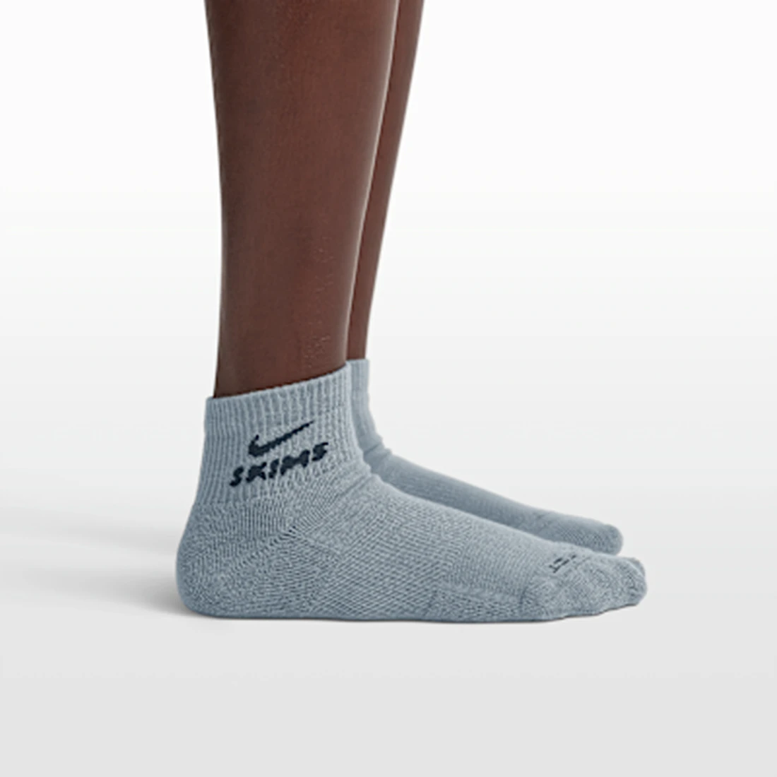 나이키스킴스 드라이핏 쿼터 삭스 멀티컬러 NSKM 스톤 (3개 세트) IQ8106-906