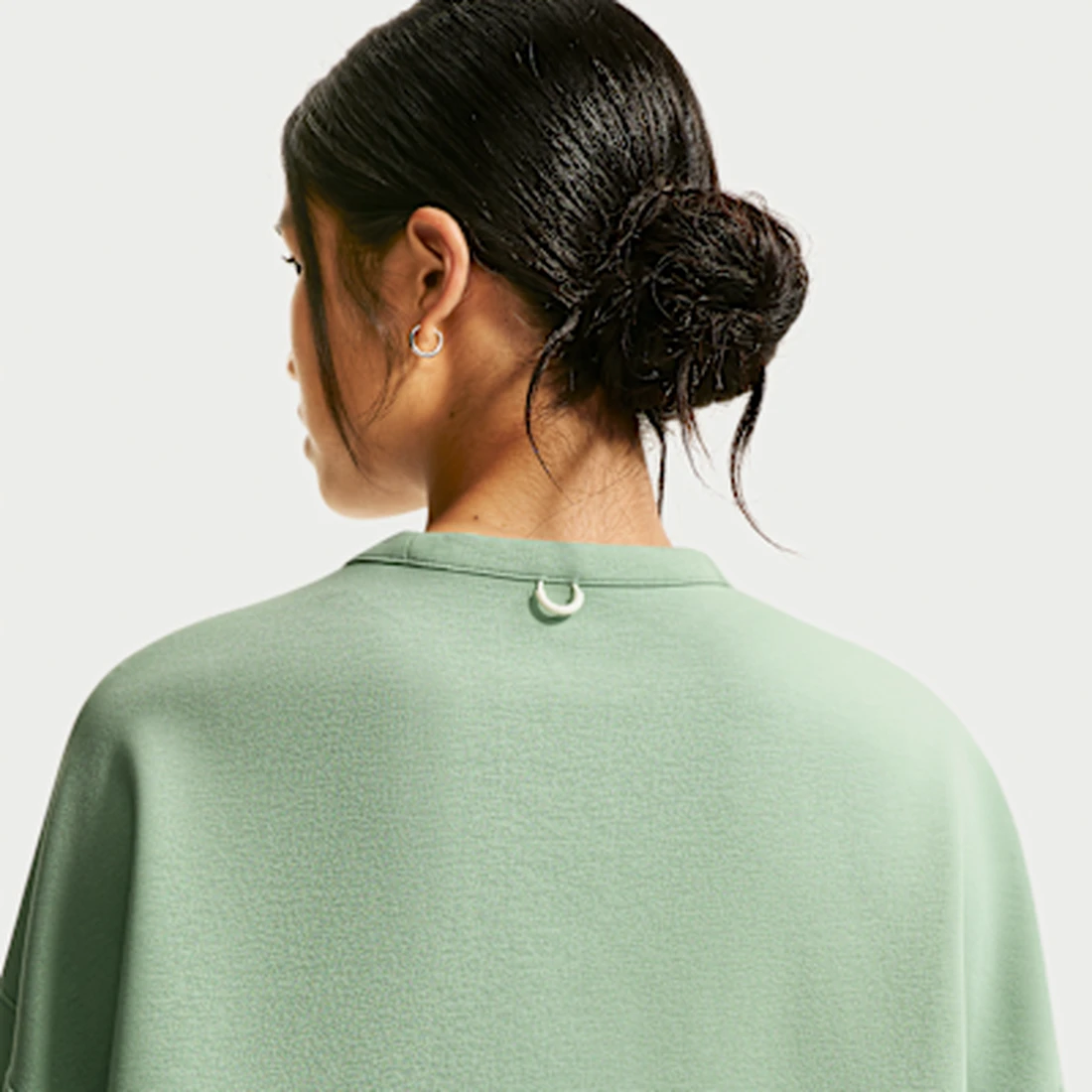 나이키 24.7 임파서블리소프트 여성 드라이 핏 오버사이즈 크루넥 탑 HQ8194-006