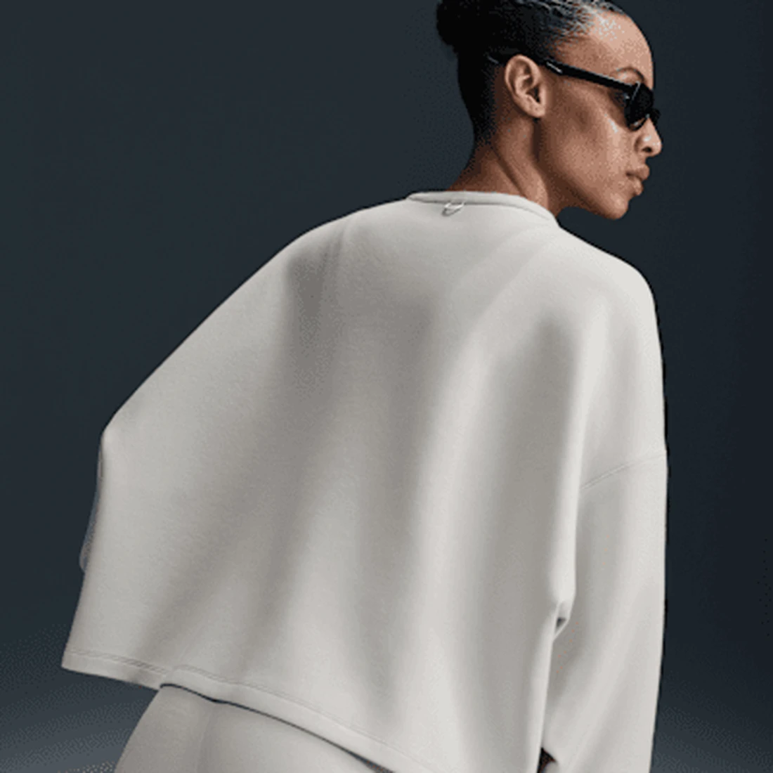 나이키 24.7 임파서블리소프트 여성 드라이 핏 오버사이즈 크루넥 탑 HQ8194-104