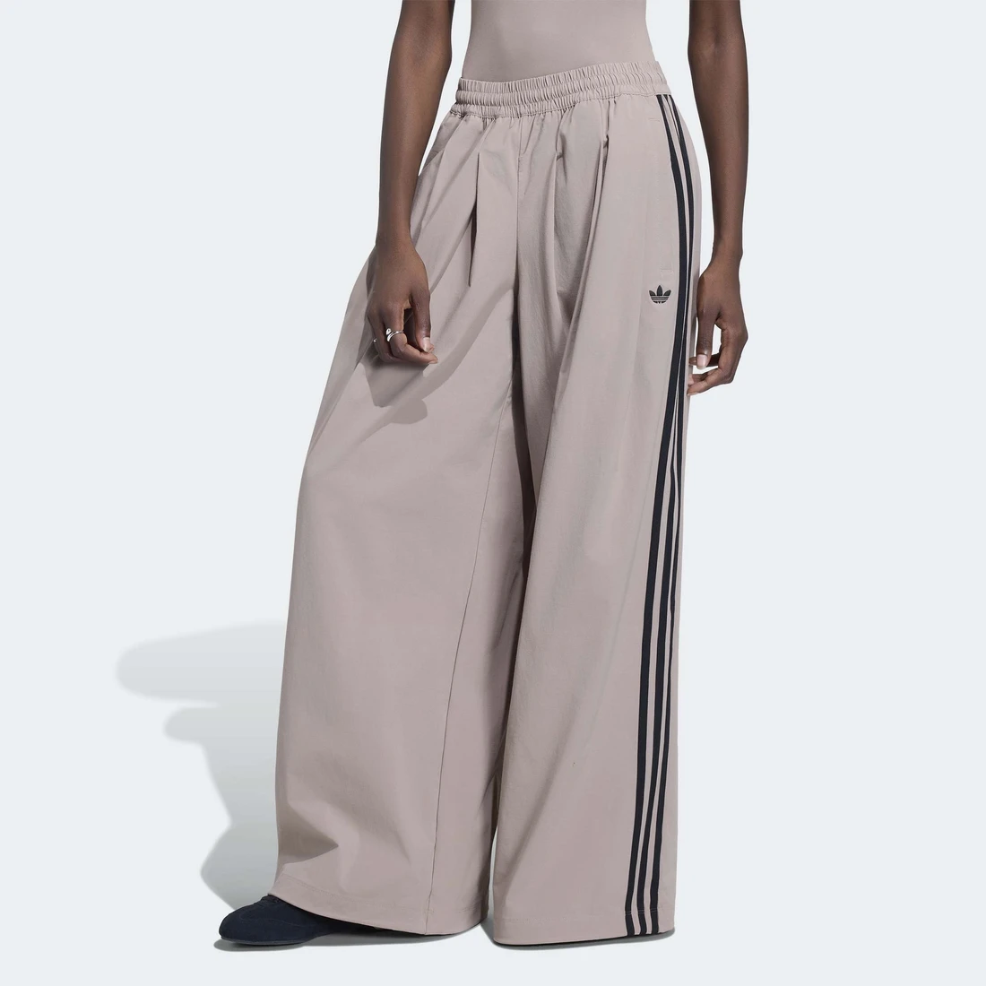 아디다스 아딜레늄 5.0 OG 아딜레늄 플리티드 트랙 팬츠 초키 브라운 - KR 사이즈 우먼스 KY5186