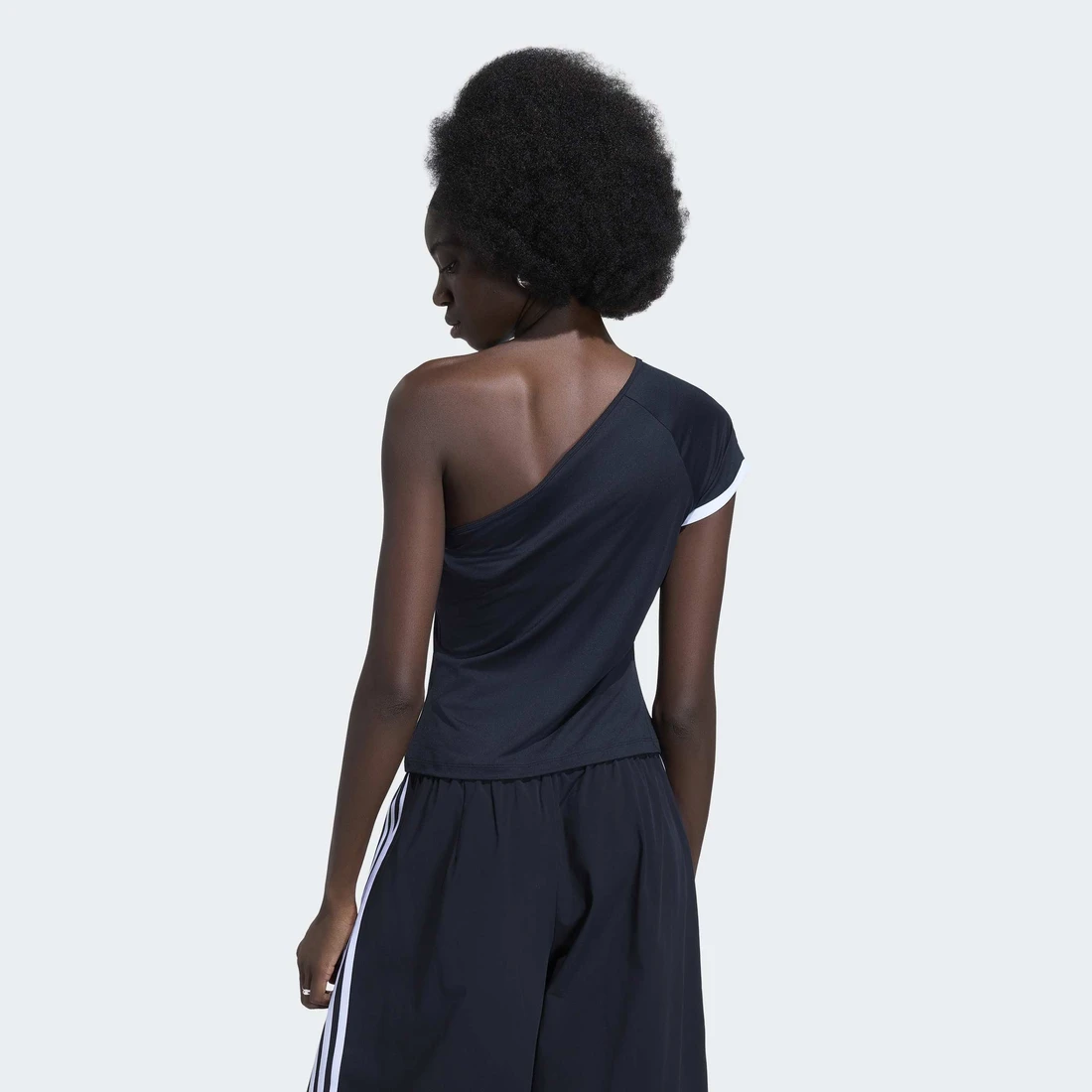 아디다스 아딜레늄 5.0 오프숄더 티셔츠 블랙 - KR 사이즈 우먼스 KY5180