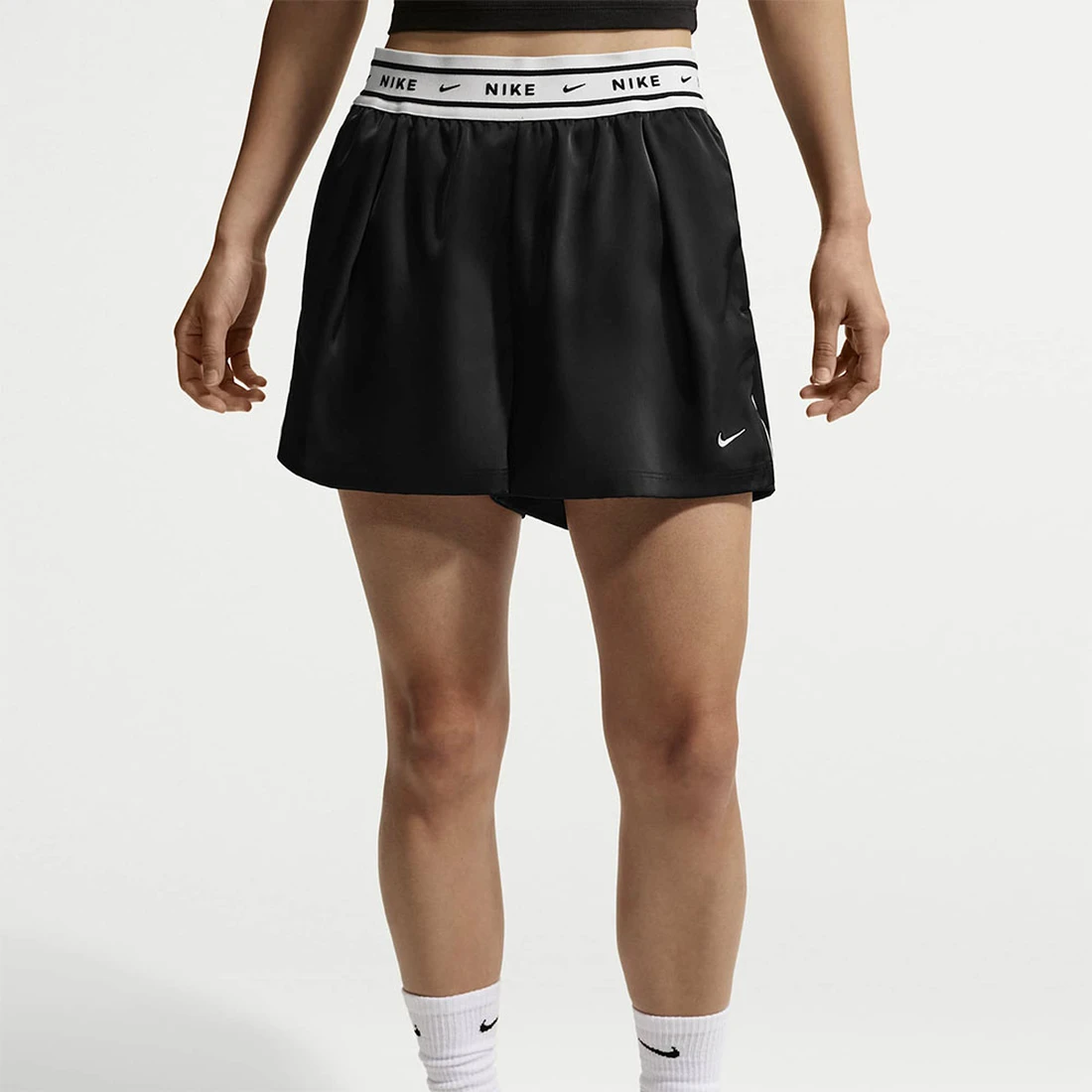 나이키 NSW 루즈 핏 미드라이즈 사틴 쇼츠 블랙 세일 - 아시아 우먼스 IH1329-010