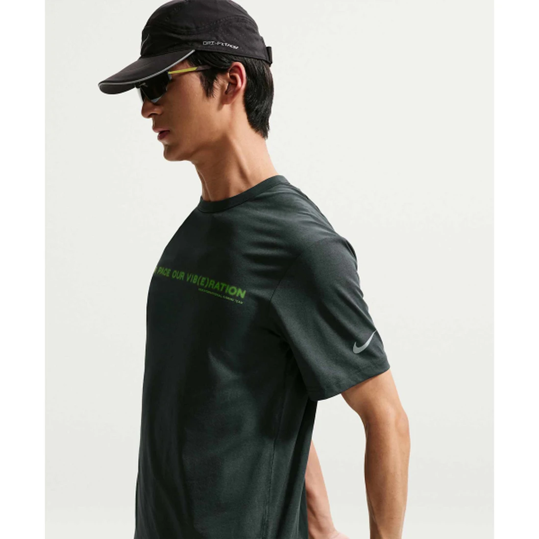 나이키 하이버스 드라이 핏 UV 차단 반소매 러닝 탑 M 오프 누아르 IQ3628-045